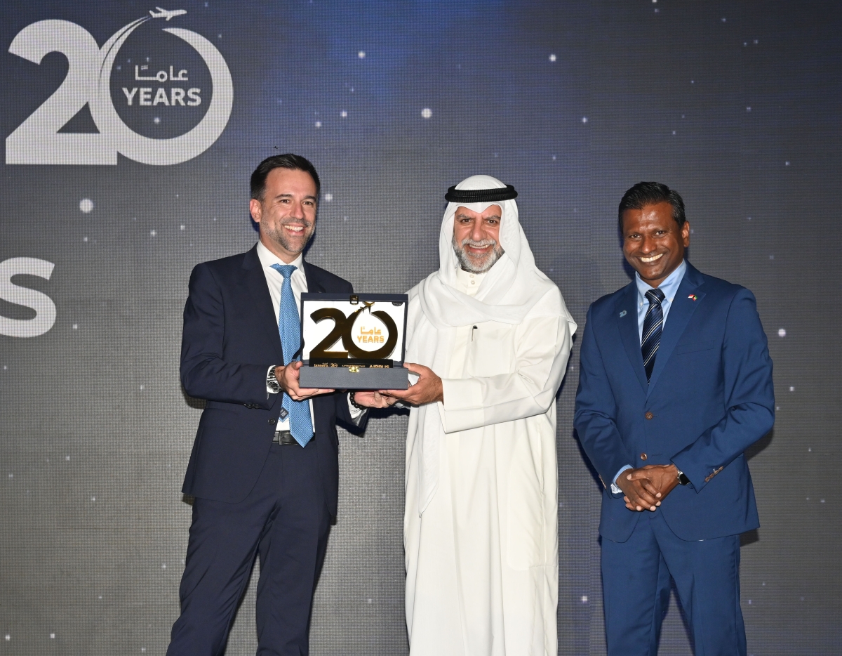 ممثل «إيرباص» يتسلّم درعاً تكريمياً من بودي وباسوباثي