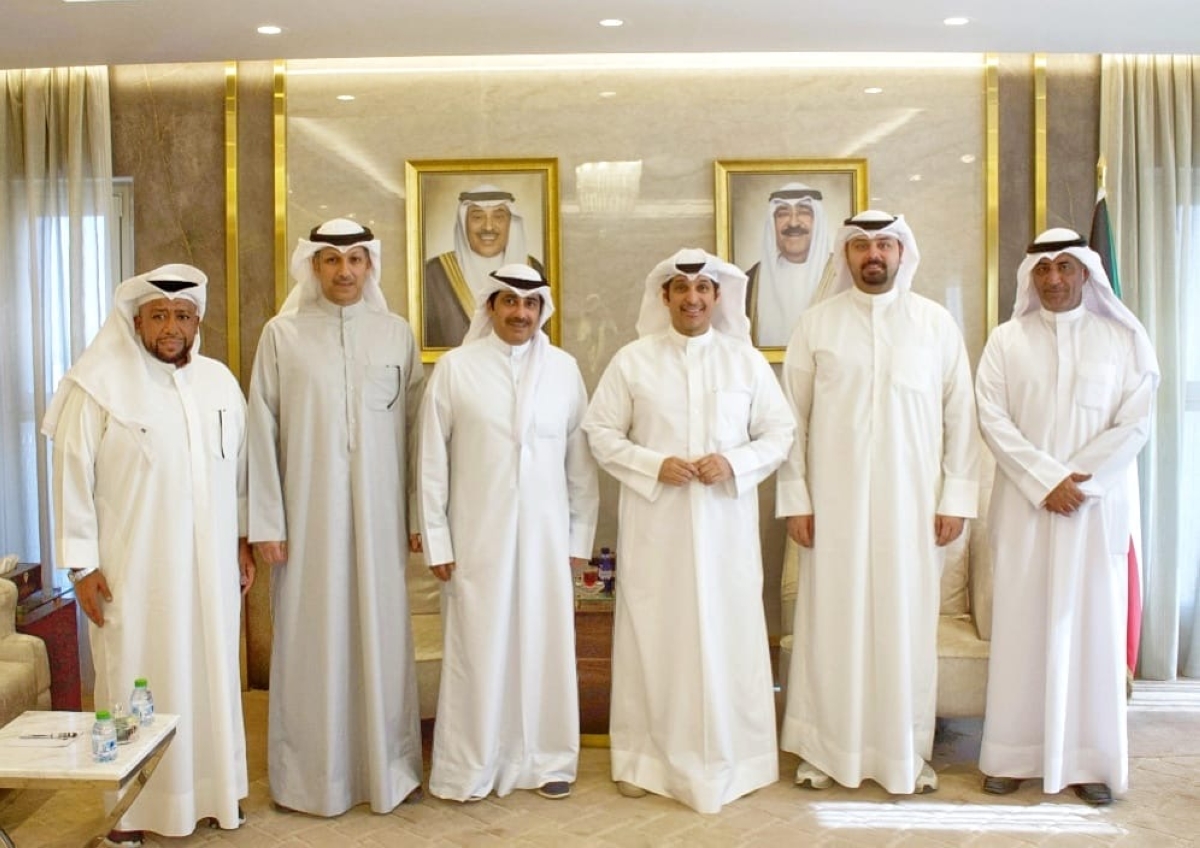 وزير الاعلام والثقافة ووزير الدولة لشؤون الشباب عبدالرحمن المطيري يستقبل عدد من أعضاء مجلس إدارة نادي الالعاب الشتوية
