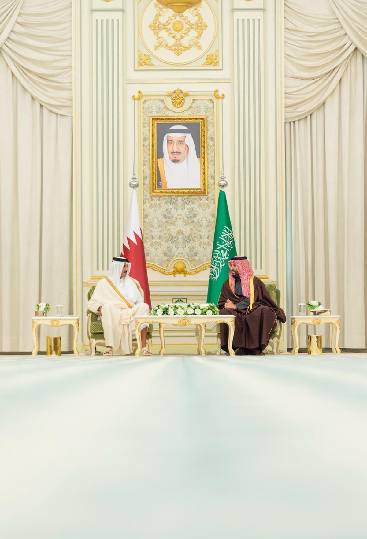 الأمير محمد بن سلمان مستقبلا الشيخ تميم بن حمد آل ثاني