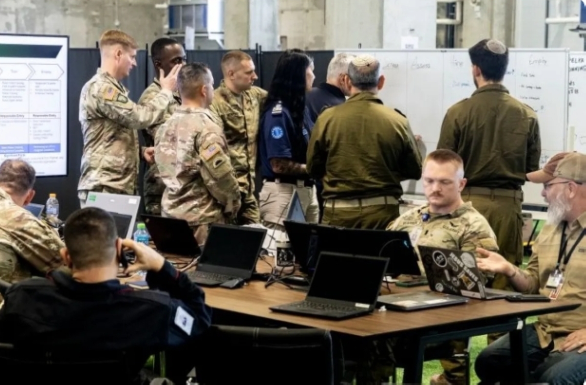 من داخل مركز التنسيق الدولي في غزة