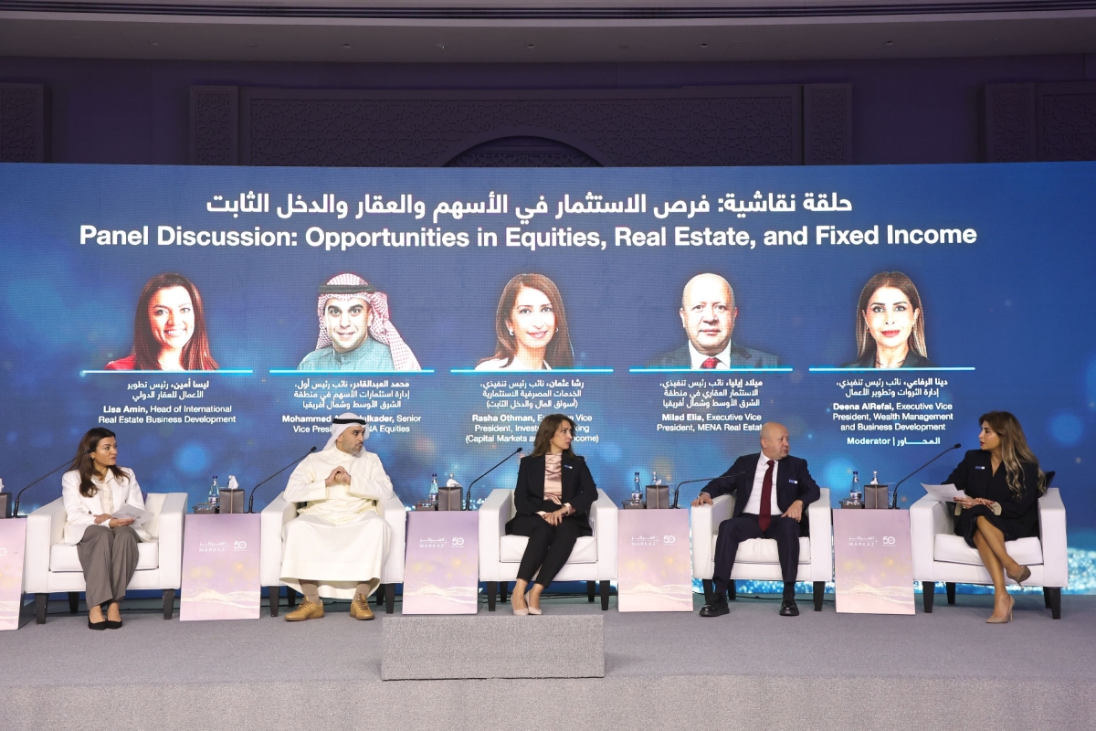 المتحدثون في الجلسة النقاشية 
