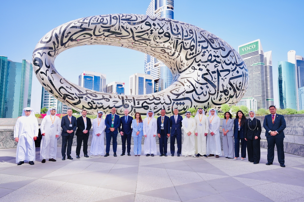 صورة جماعية لموظفي «البورصة» ومجموعة «جيفيريز» خلال الفعالية