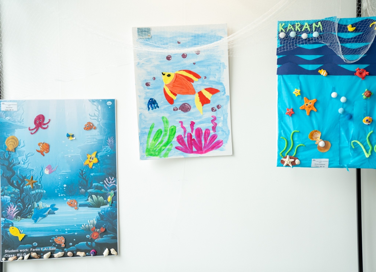 جانب من اللوحات المشاركة في المعرض 