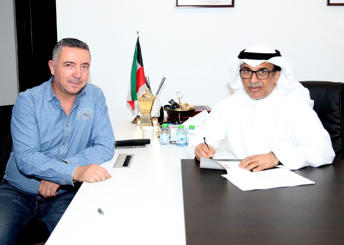 جابر المري ومحمد علي الشيخ يوقعان العقد