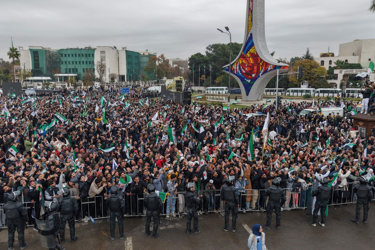 جانب من الاحتفالات في دمشق (أ ف ب)