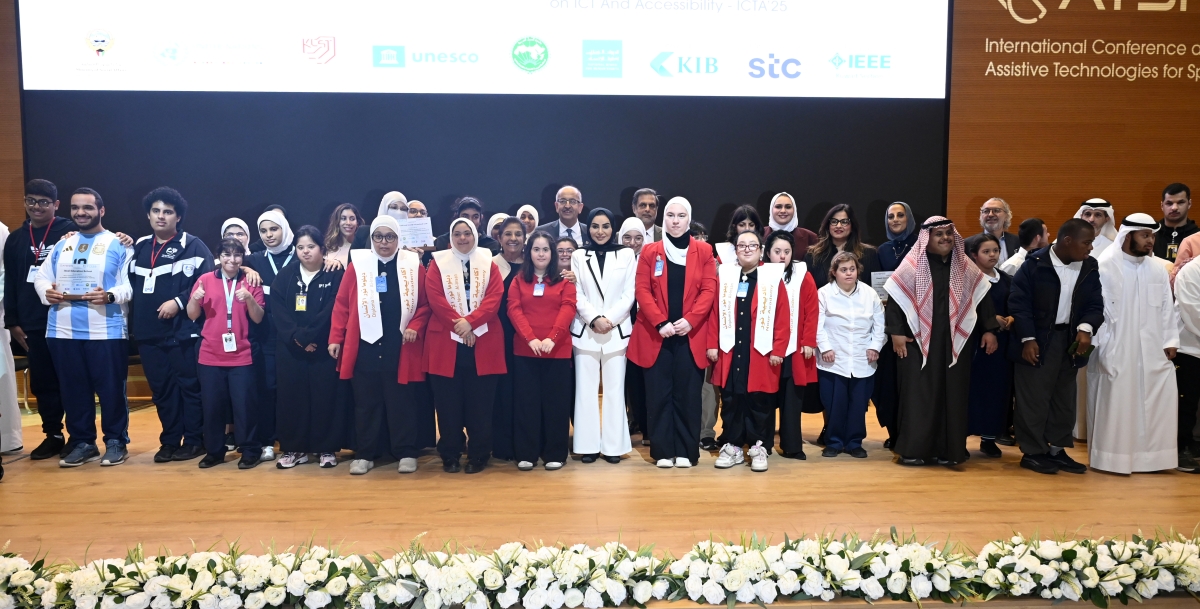 الحويلة تتوسط المكرمين في المنتدى