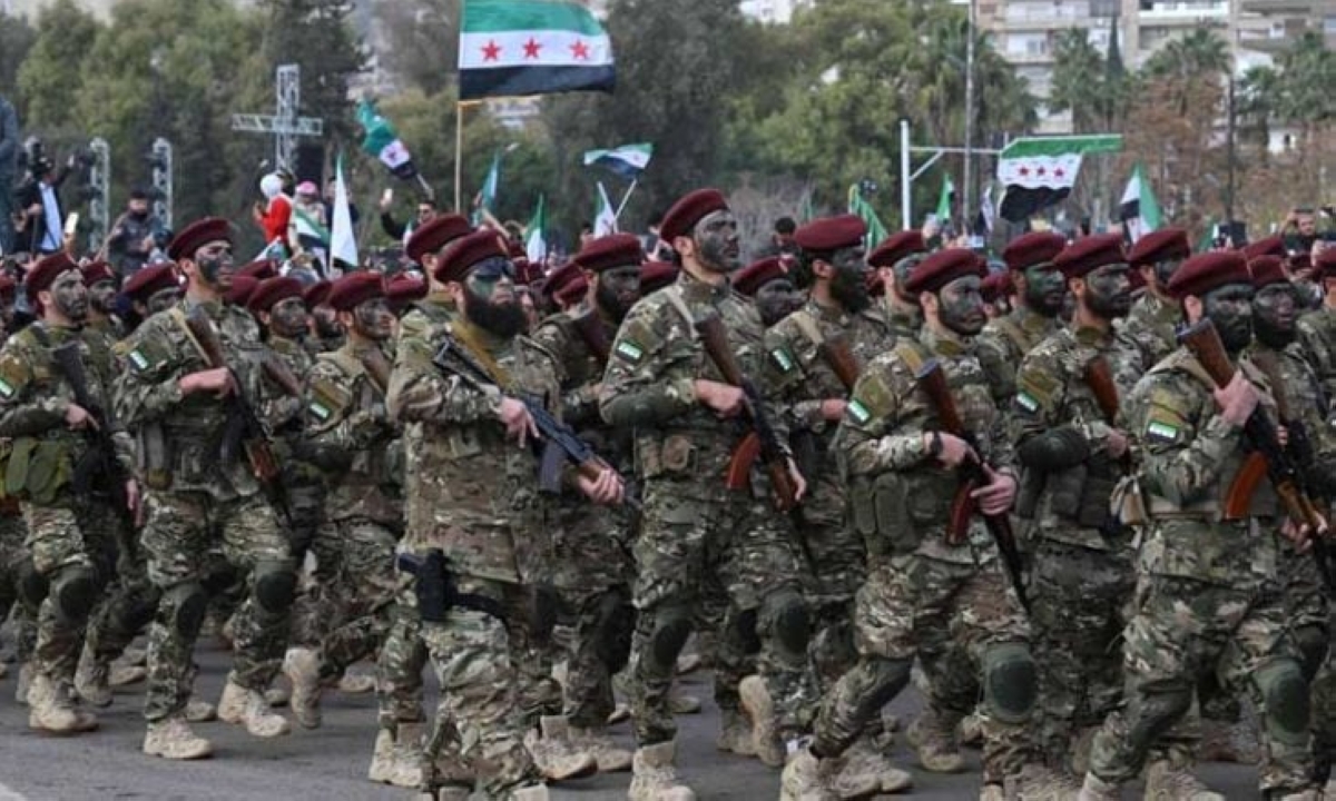 جنود سوريون خلال عرض عسكري في دمشق