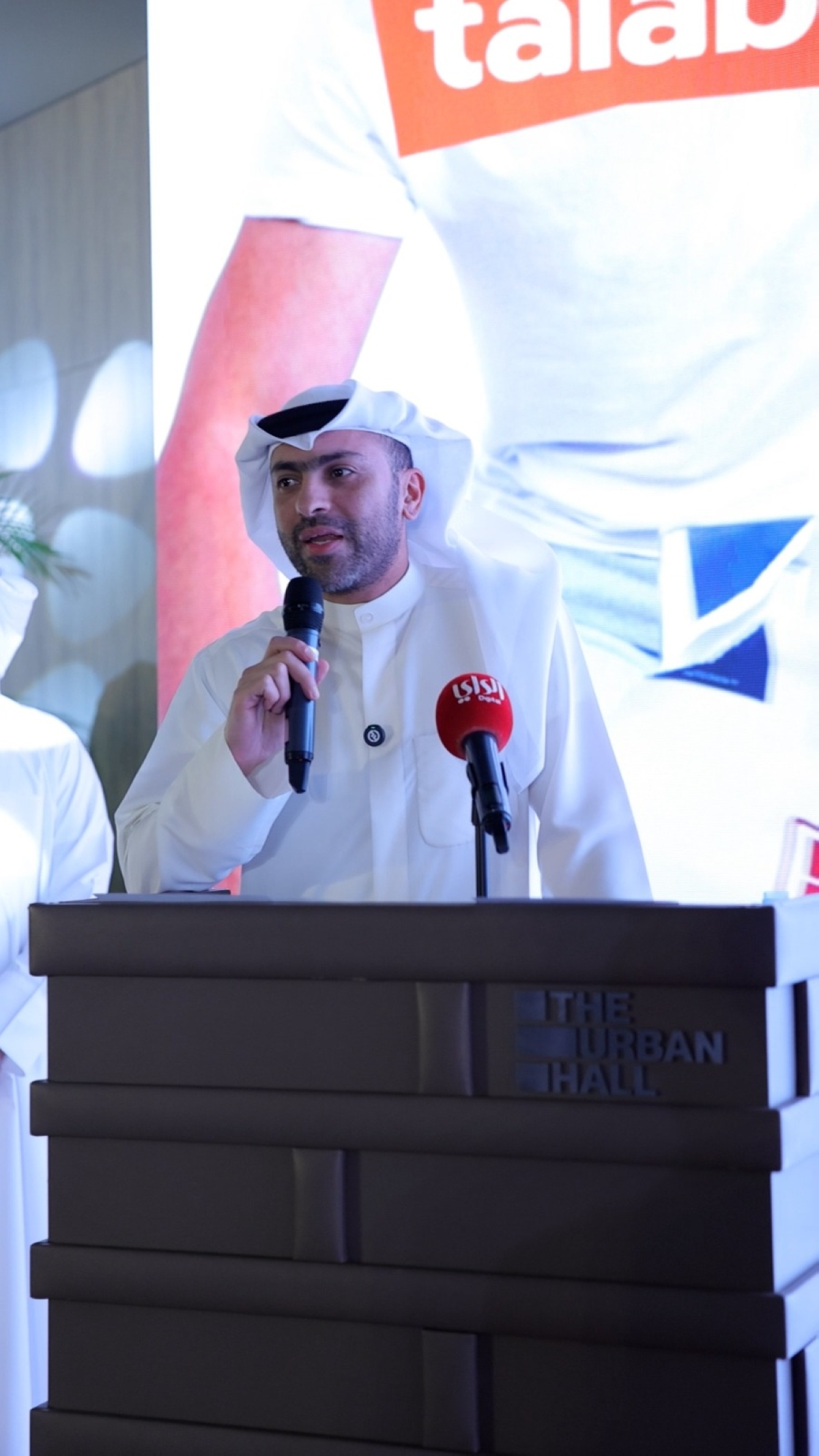 عبدالله المنصور خلال كلمته بالفعالية
