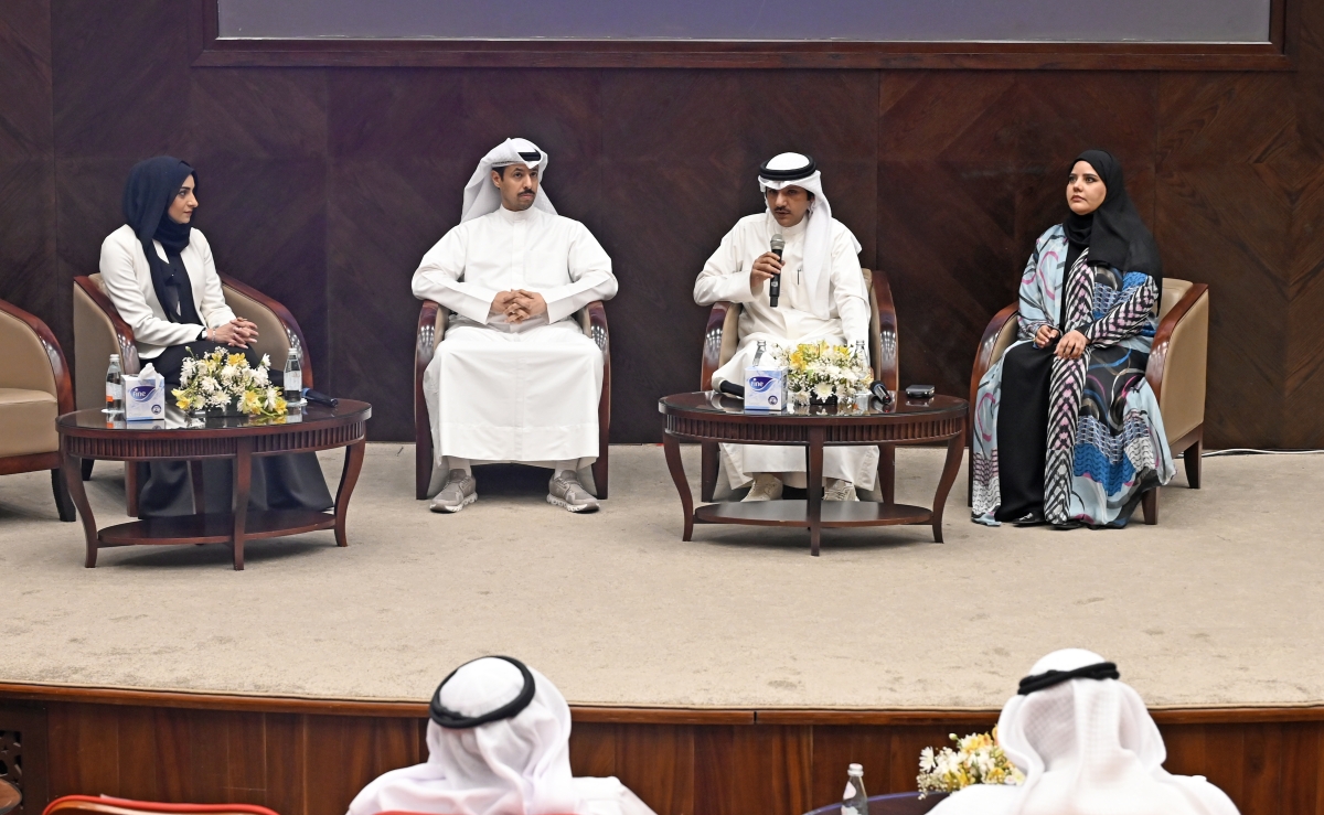 من اليمين بدور المطيري وماجد المطيري وعبدالكريم الفوزان وهدى كريمي
(تصوير: سعود سالم)