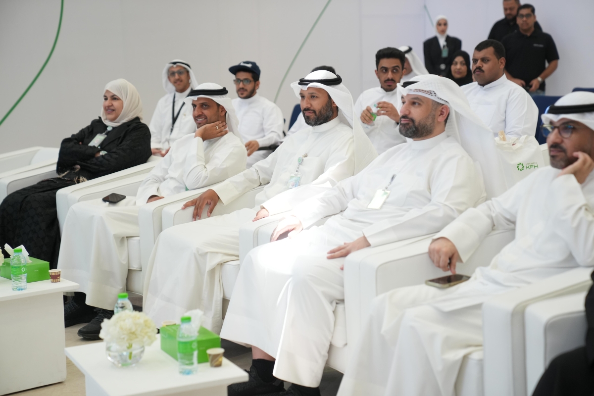 مشاركون في حفل البرنامج التدريبي الخاص بذوي الإعاقة