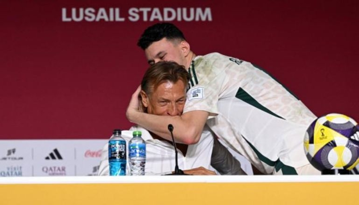 الحمدان معتذراً من مدربه هيرفي رونار