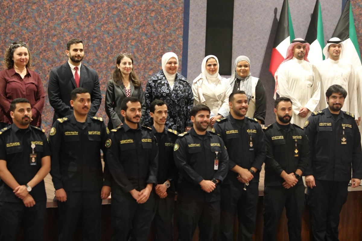 المشاركون في الدورة في لقطة جماعية