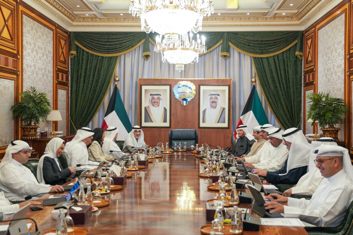 النائب الأول مترئساً اجتماع مجلس الوزراء 