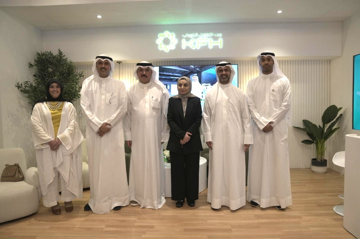 زيارة جناح «بيت التمويل»