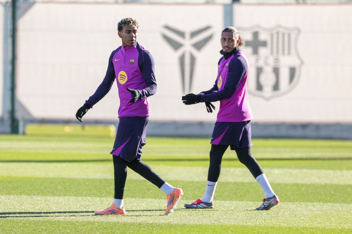 رافينيا ولامين يامال في تدريبات برشلونة