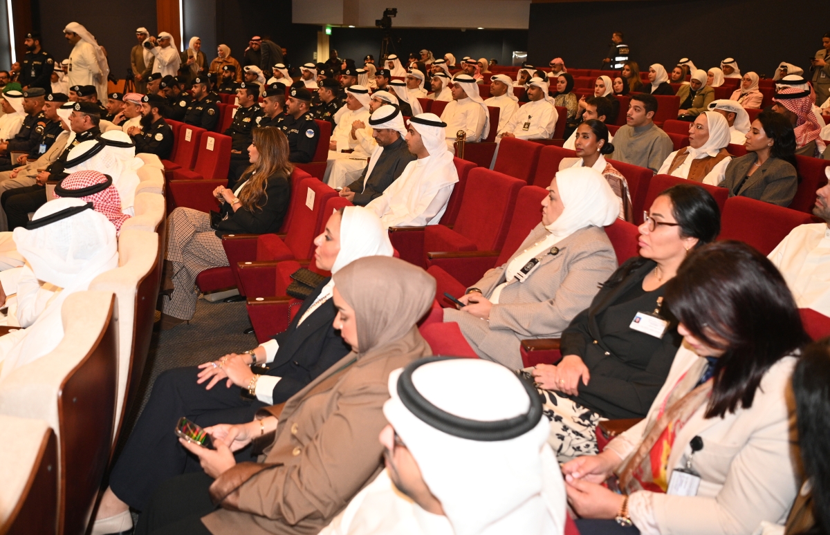 حضور الندوة