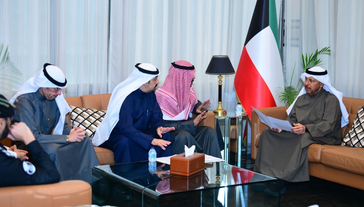 محافظ الفروانية خلال استقباله عدداً من أهالي خيطان