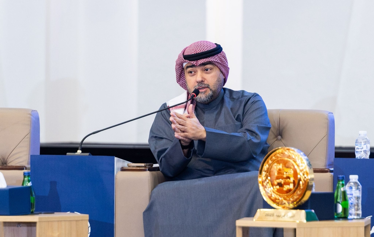 يوسف كاظم خلال حديثه بالمنتدى 