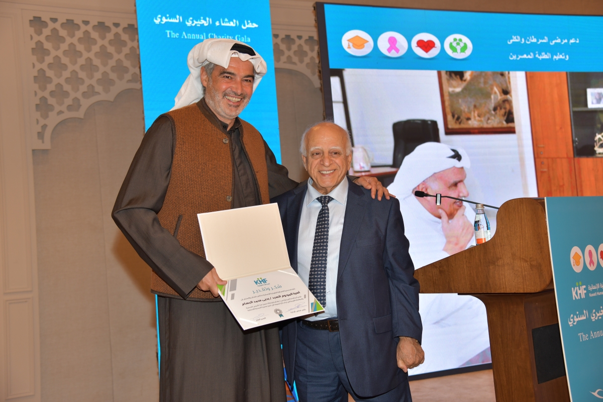  الصراف مكرّماً سليمان البسام