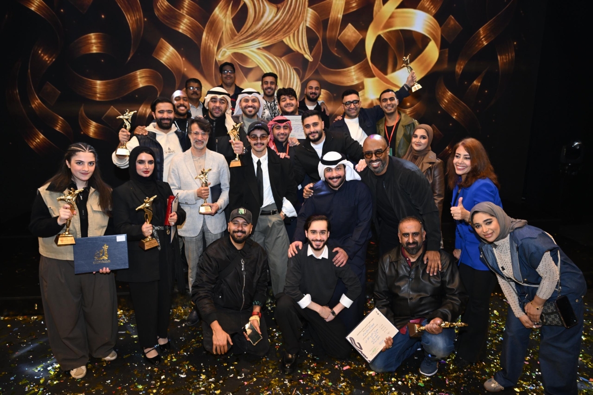 الفائزون في لقطة تذكارية