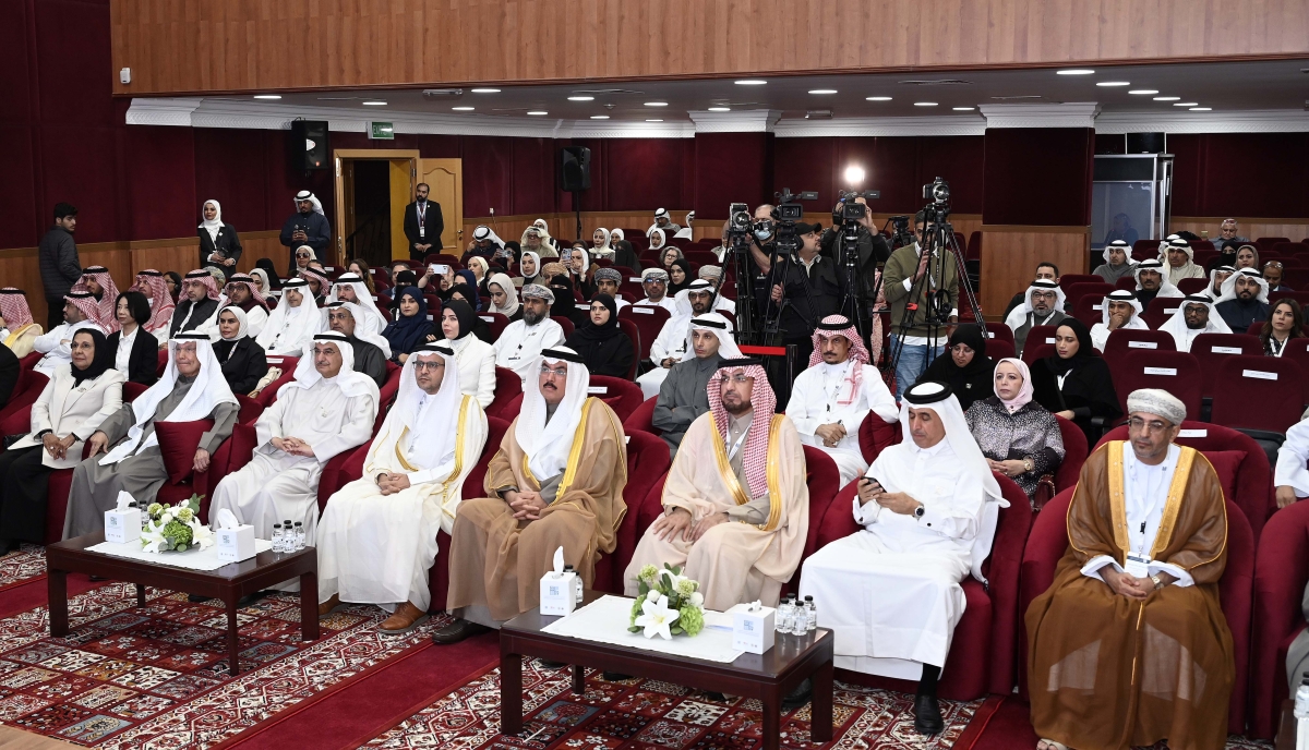 الطبطائي ووزراء التربية السابقون موضي الحمود ومساعد الهارون ورشيد الحمد في مقدم الحضور