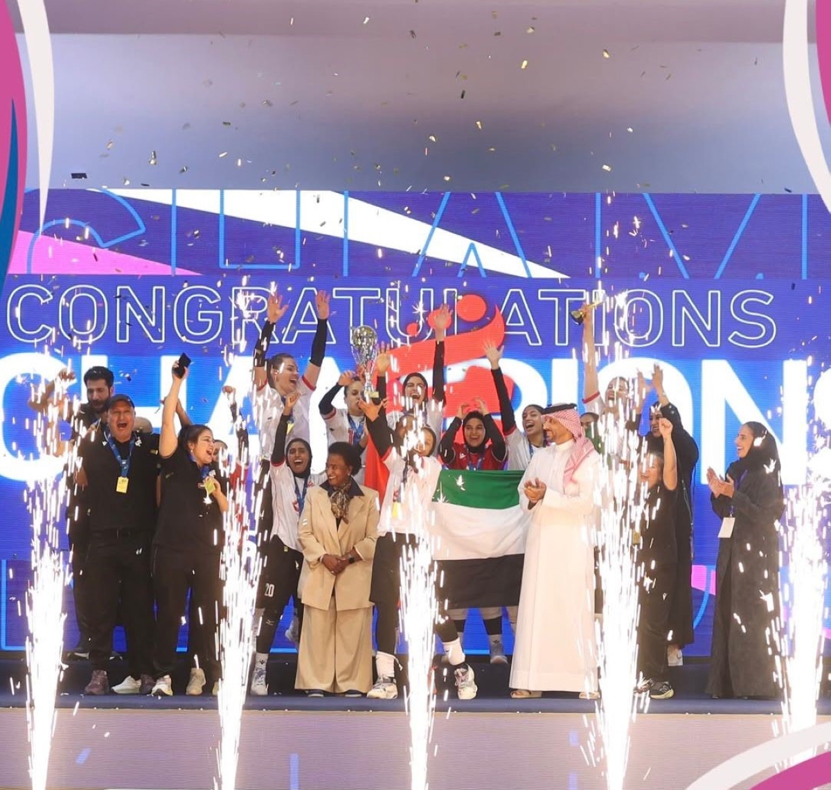 نعيمة الأحمد متوجة فريق الشارقة باللقب