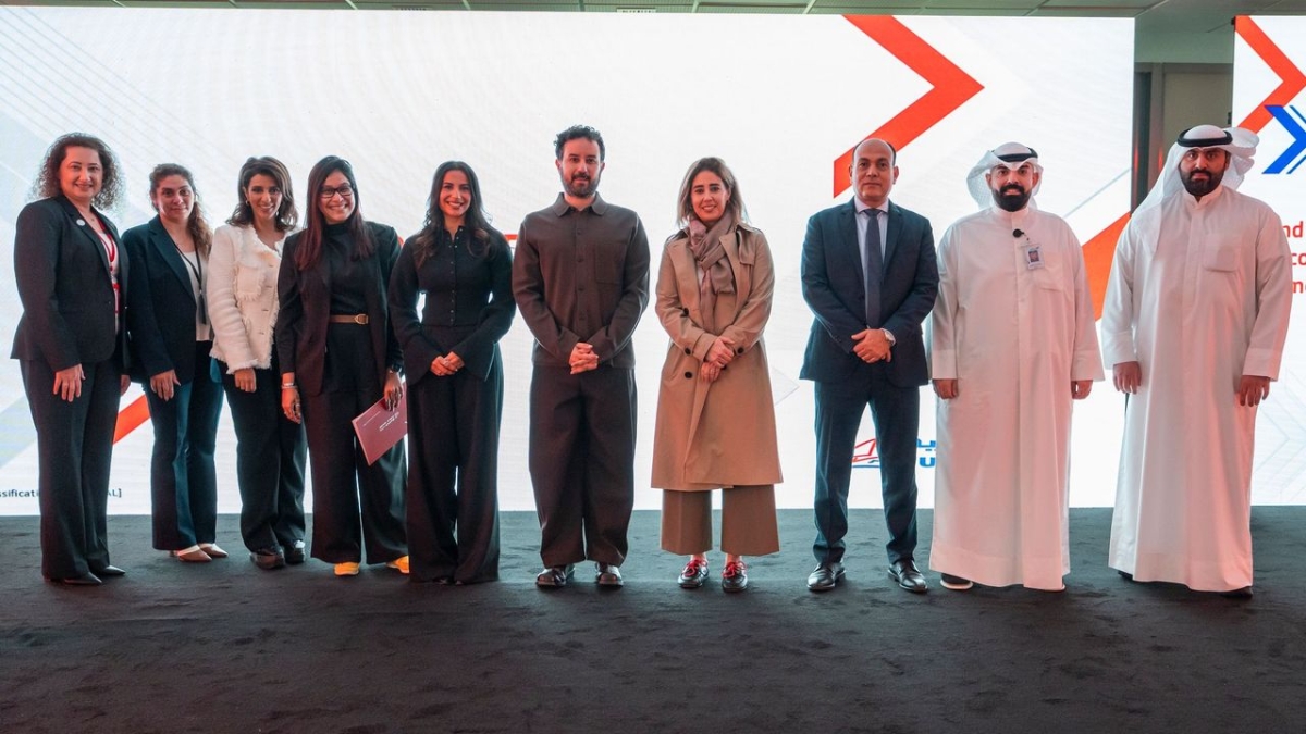  العيسى تتوسط إدارة التسويق 