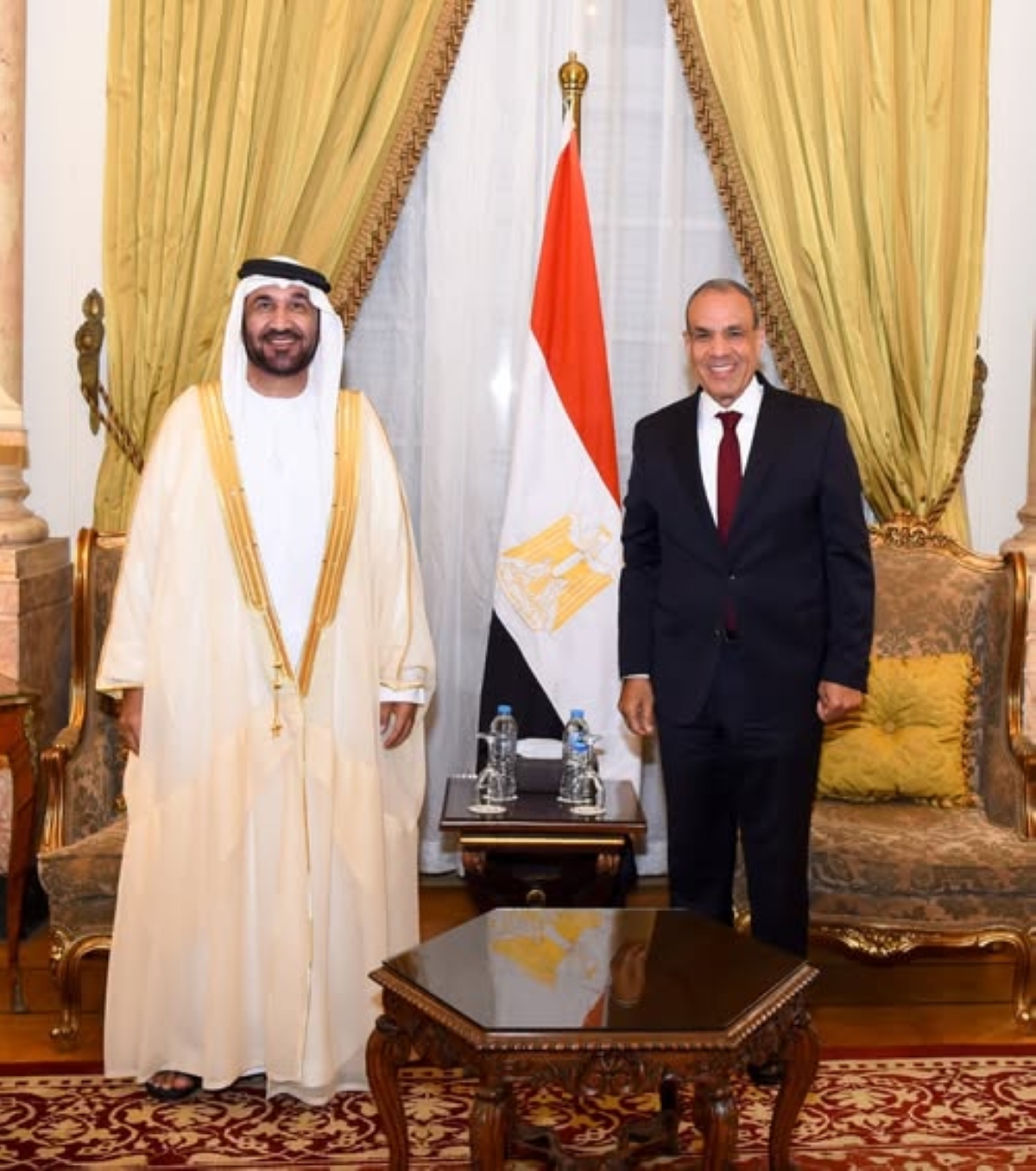 عبدالعاطي مستقبلاً اليماحي في القاهرة