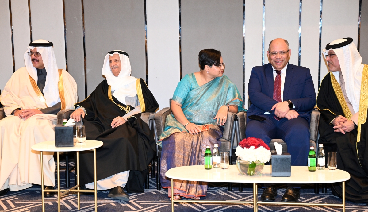 عدد من السفراء خلال الحفل