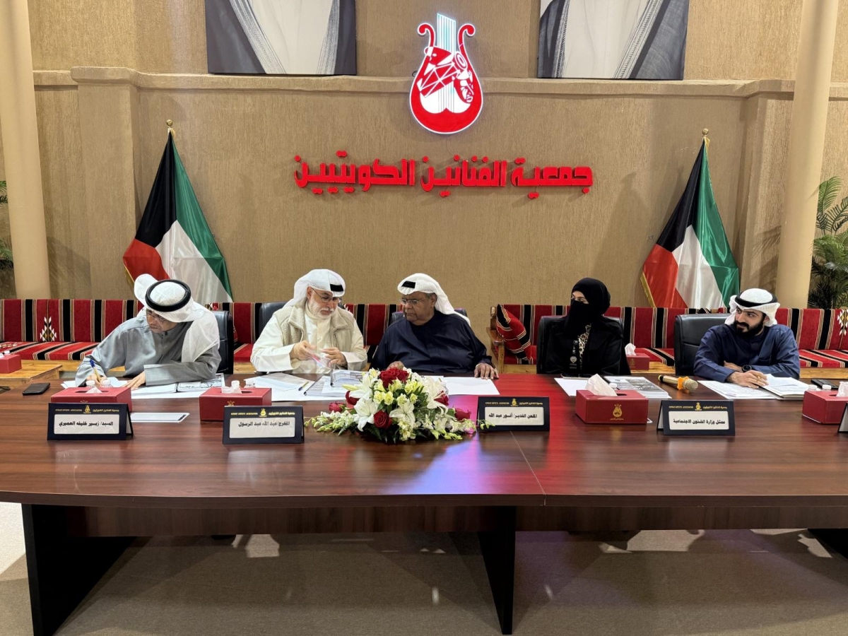 ممثلا وزارة الشؤون مع عبدالله وعبدالرسول والعميري