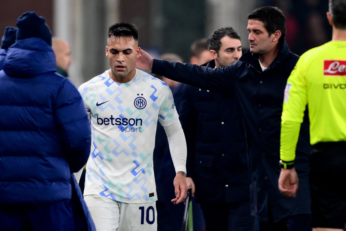 كريستيانو كييفو مع لاوتارو مارتينيز (أ ف ب)