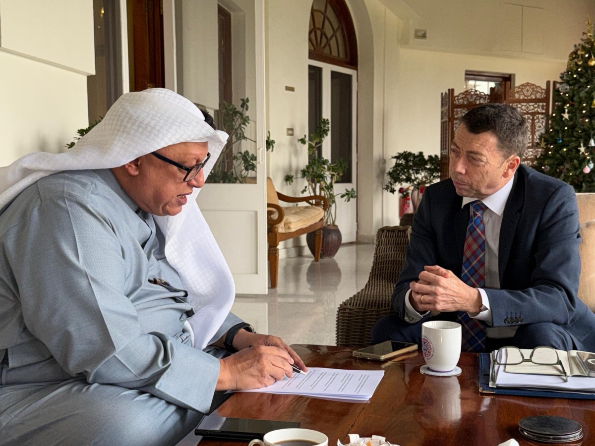 اللورد ماكنيكول يتحدث إلى الزميل خالد الشرقاوي