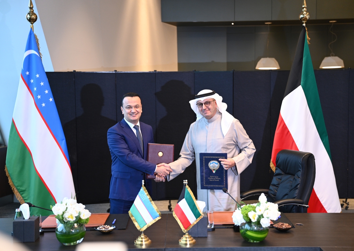 المخيزيم ونظيره الأوزبكي كودراتوف خلال توقيع الاتفاقيات 