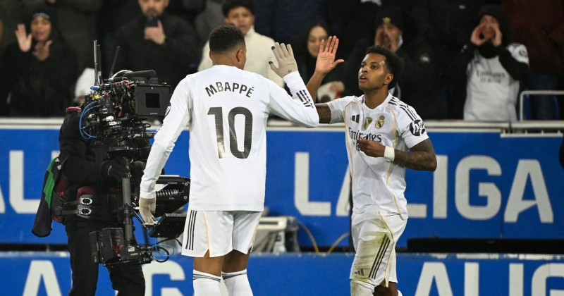 ريال مدريد يعيد الفارق مع برشلونة إلى 4 نقاط بفوز صعب على ألافيس 