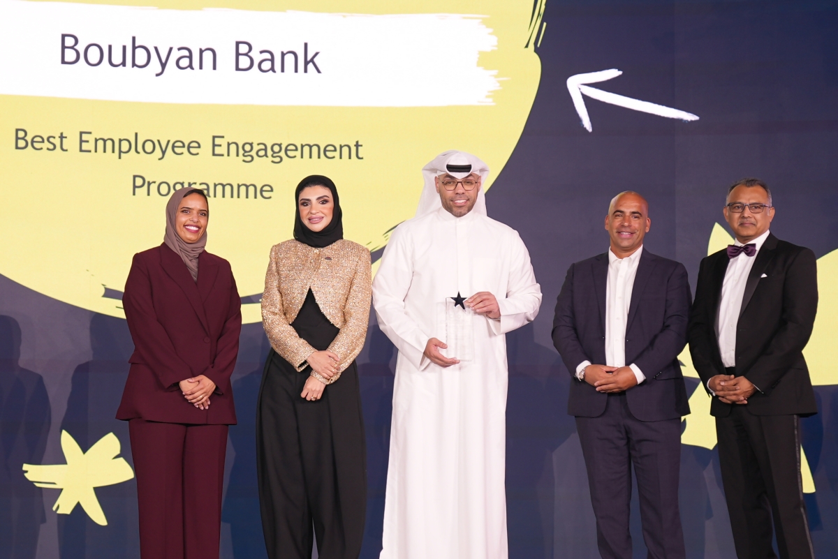 أكبر متسلماً إحدى الجائزتين مع السبتي والحشاش