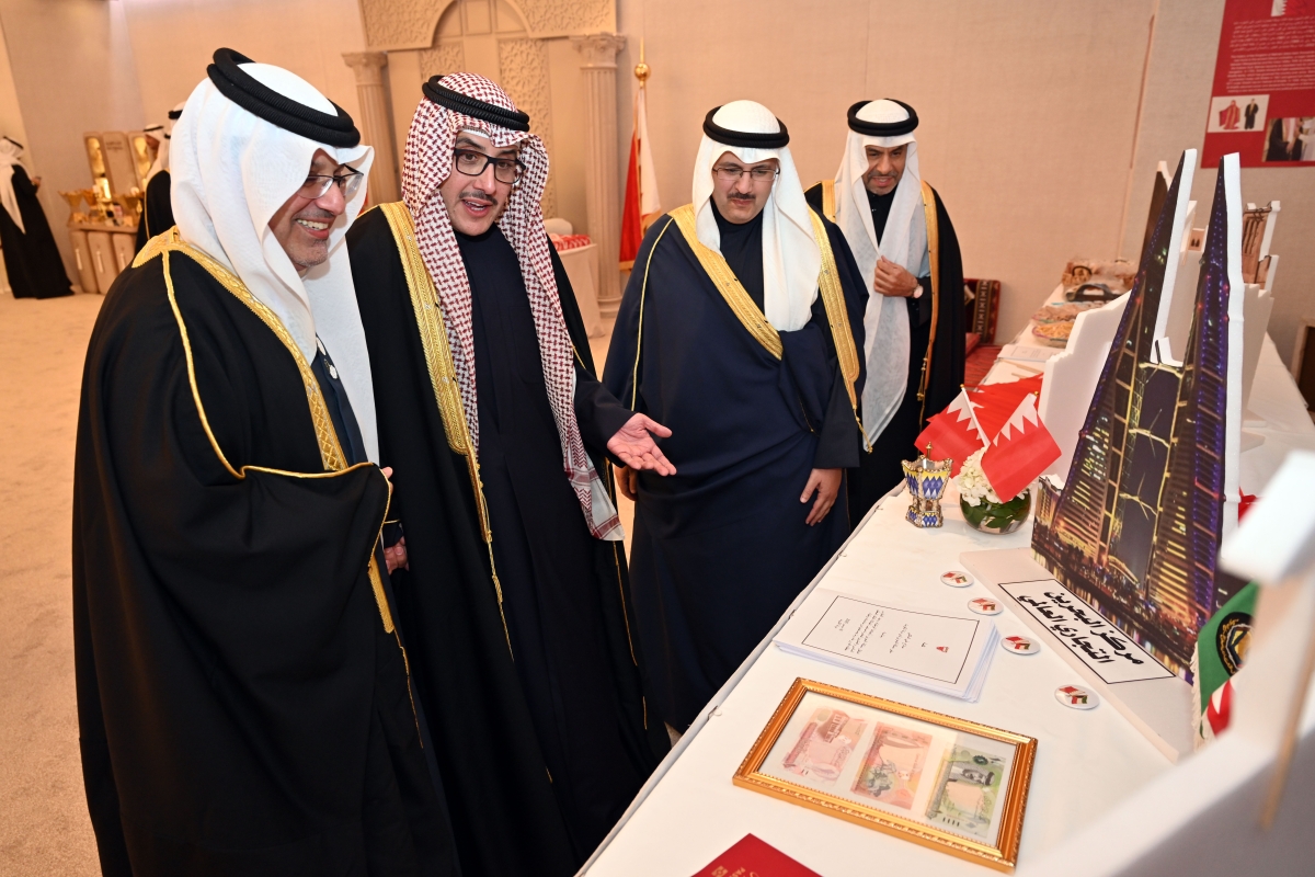 فراس الصباح وأحمد الناصر خلال جولة في المعرض المصاحب