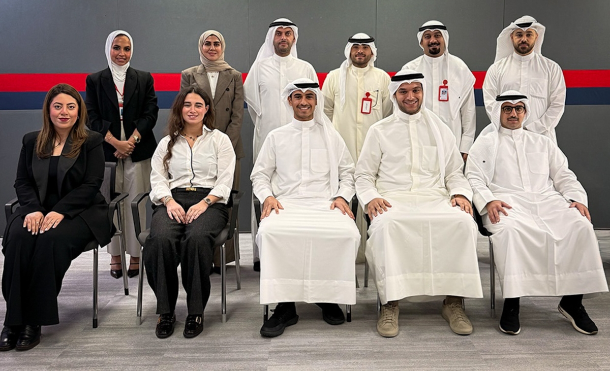 حامد التميمي متوسطاً خريجي الدفعة الأولى 