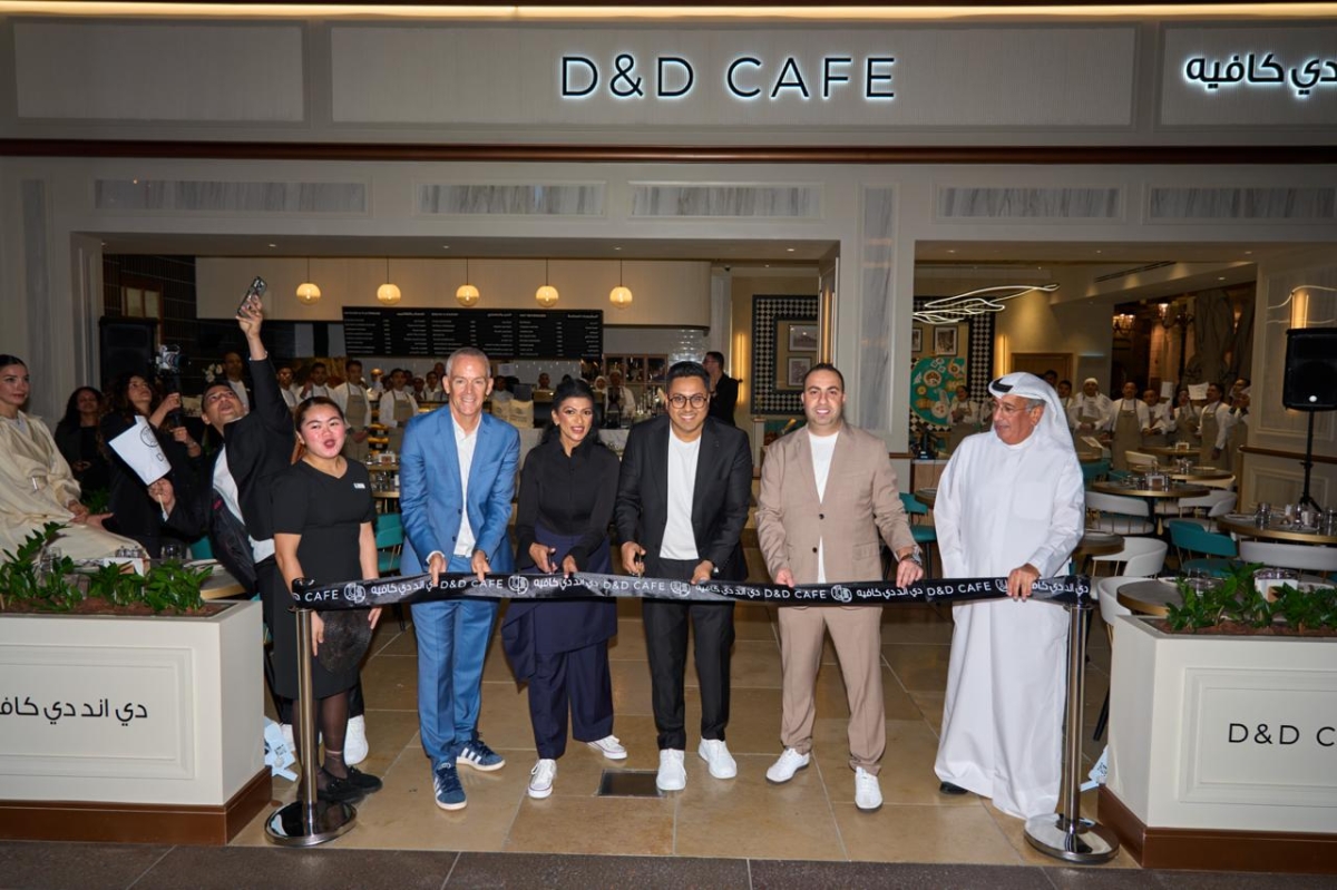 قص شريط افتتاح «دي اند دي كافيه»