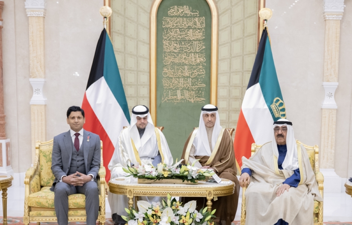 سمو الأمير مستقبلاً سفير بريطانيا