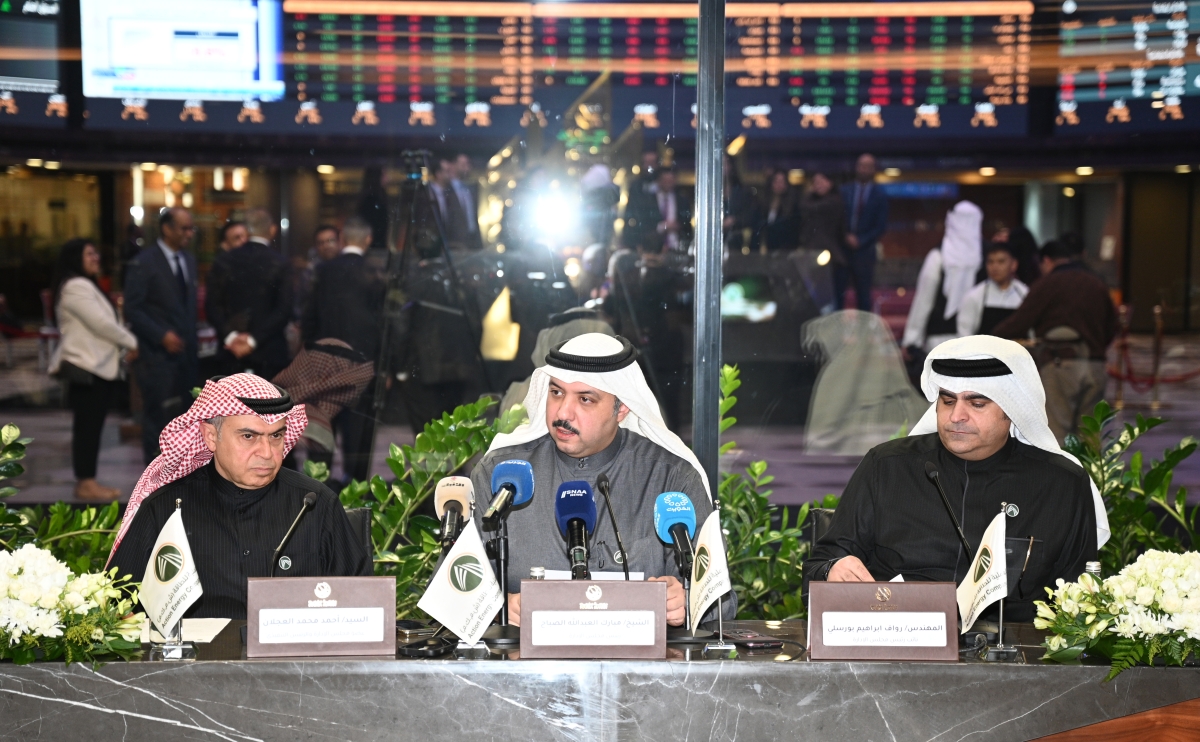 من اليمين: بورسلي والصباح والعجلان