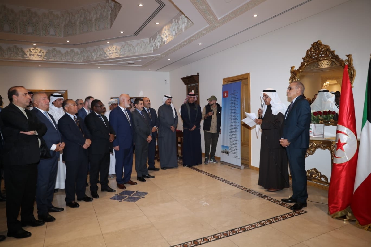 الكاتب نايف شرار يُلقي كلمة يشرح فيها مضمون الكتاب