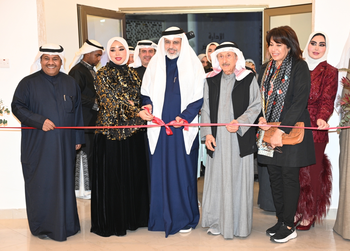 الخميس متوسطاً سلمان وتهاني الخرافي خلال الافتتاح (تصوير نايف العقلة) 