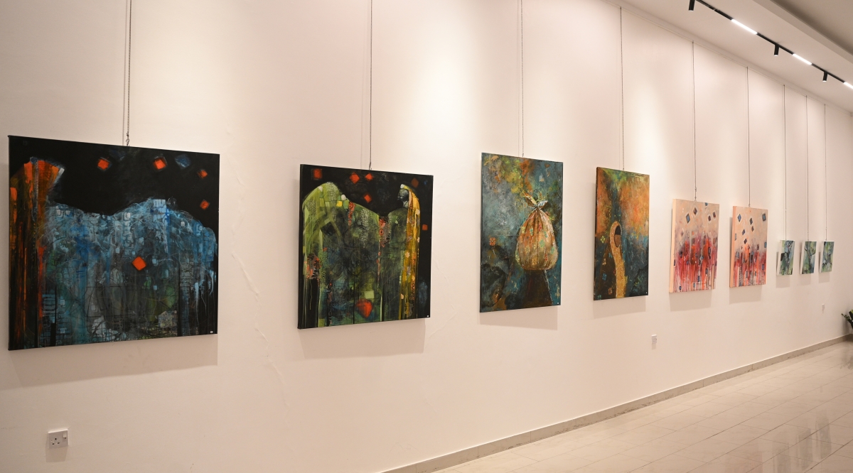 من الأعمال المعروضة 