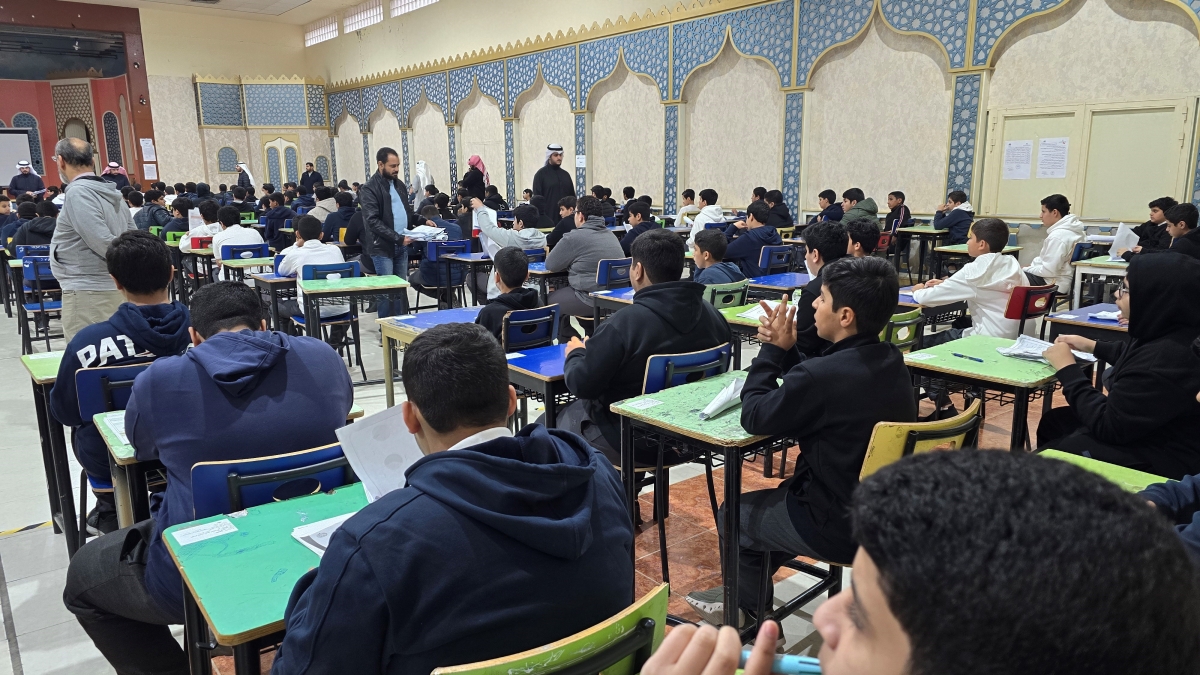 اختبارات في إحدى المدارس المتوسطة
