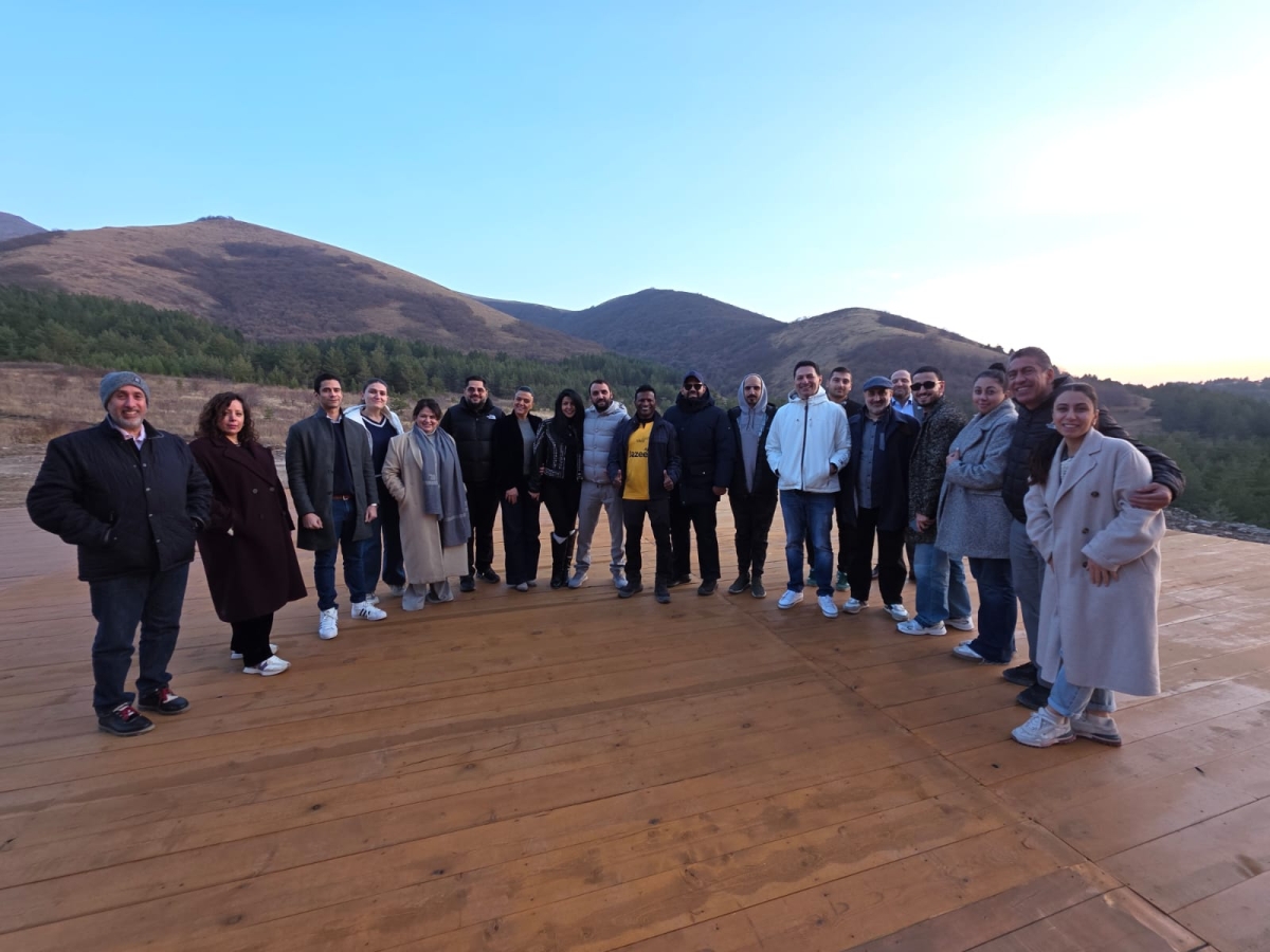 وفد طيران الجزيرة في منتجع «مايلر ماونتن»