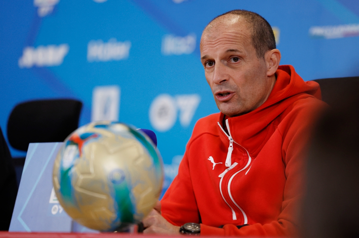 ماسيميليانو أليغري متحدثاً في مؤتمر صحافي (رويترز)