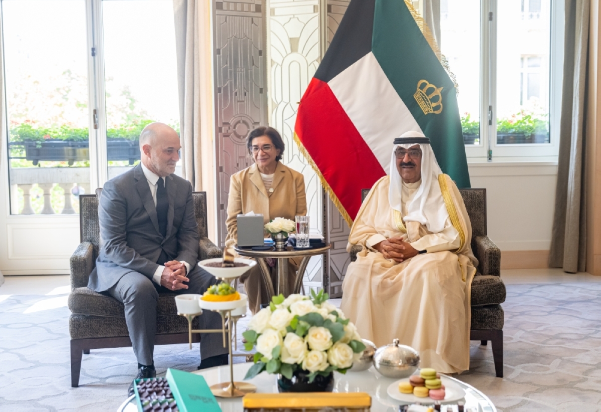 صاحب السمو مستقبلاً الرئيس التنفيذي لمستشفى غوستاف روسيه في فرنسا خلال الزيارة الرسمية لسموه (13 يوليو 2025) 