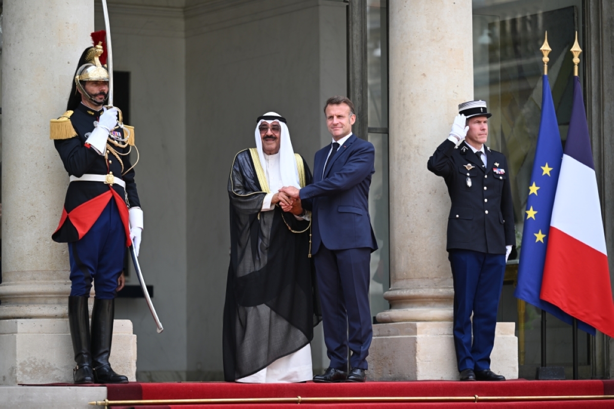 صاحب السمو وفي استقباله الرئيس الفرنسي في الإليزيه ( 14 يوليو 2025 ) 