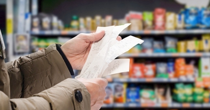 التجارة: أكثر من 900 مخالفة في نوفمبر الماضي.. و«عدم وضع الأسعار على السلع» الأكثر تكرارا. الجعيدان: النتائج الرقابية تعكس حجم الجهد الميداني لفرق التفتيش والتزام الوزارة بحماية المستهلك والتصدي لأي ممارسات تُخل باستقرار السوق 