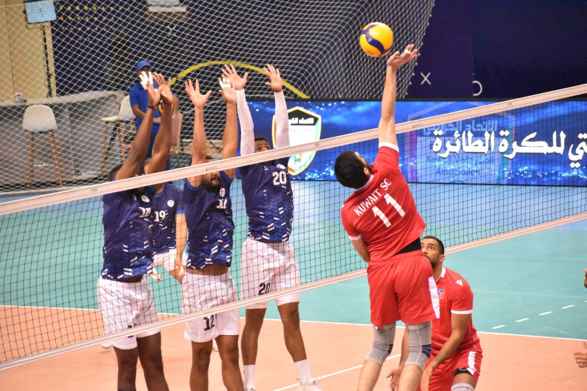 من مباراة «الكويت» والشباب